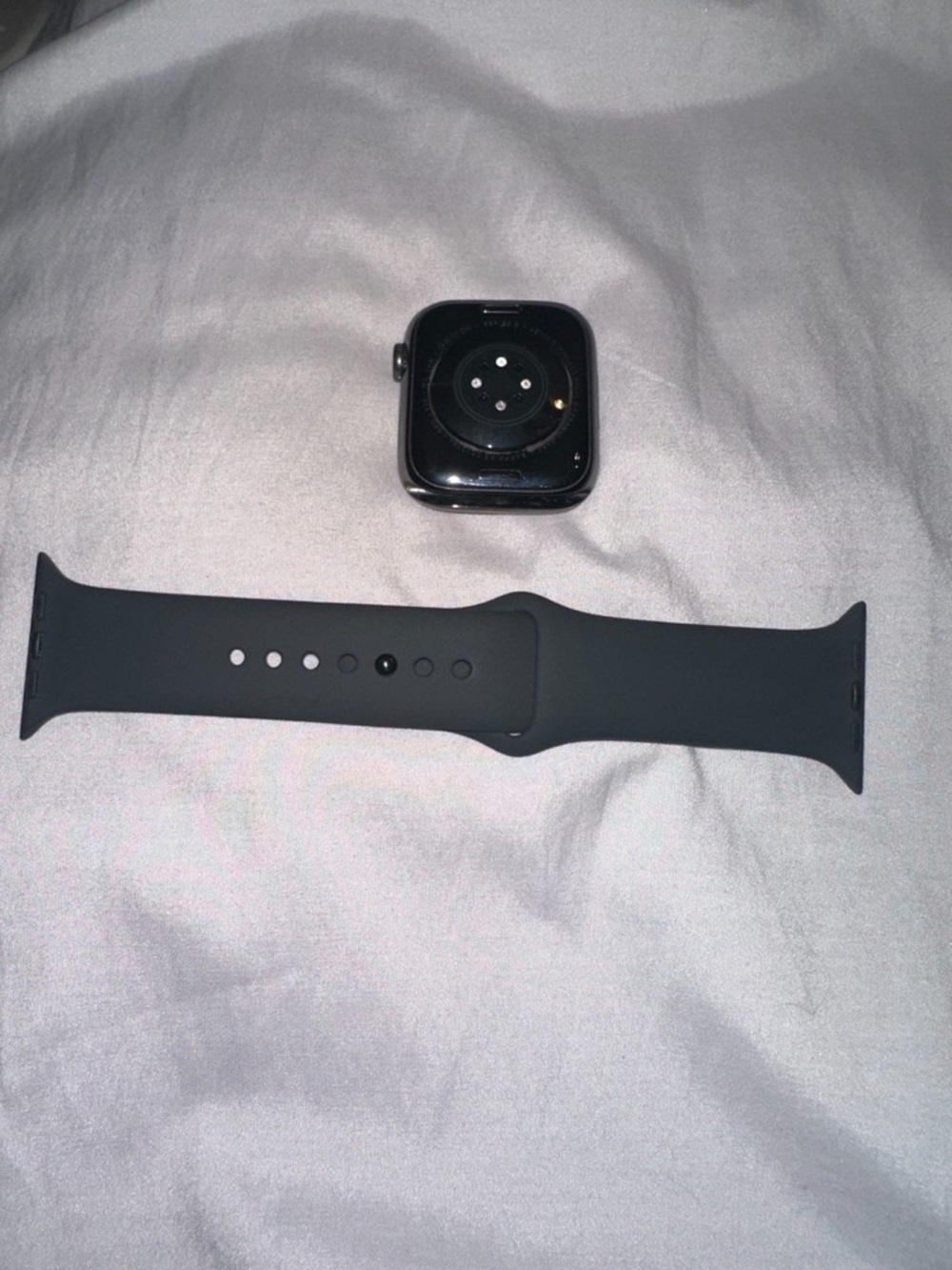 (MNW13LL/A) Midnight Colored Apple Watch Series 8 (GPS + Cellular, 45mm) - Picture 3 of 4